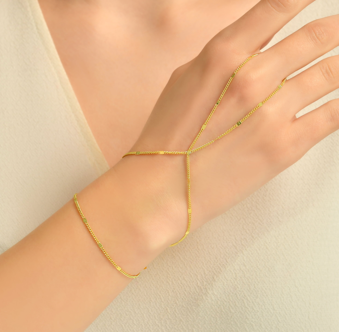 Circles Curb Hand Chain