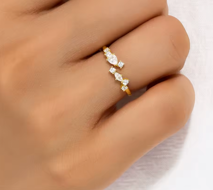 Multi Crystal Stones Twist Ring