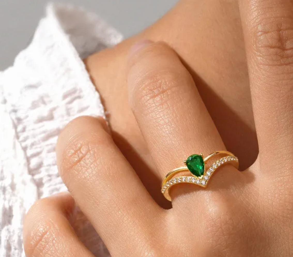 Luxe Emerald V Ring